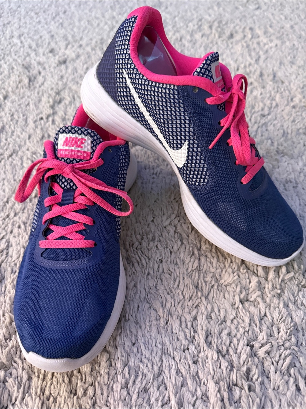 Nike Women’s sneakers Navy w/ Hot Pink exercise activewear running girlhoodcore